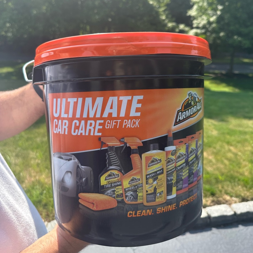 Armor All Ultimate Car Care Gift Set, Auto Cleaners, 10-Pieces NEW